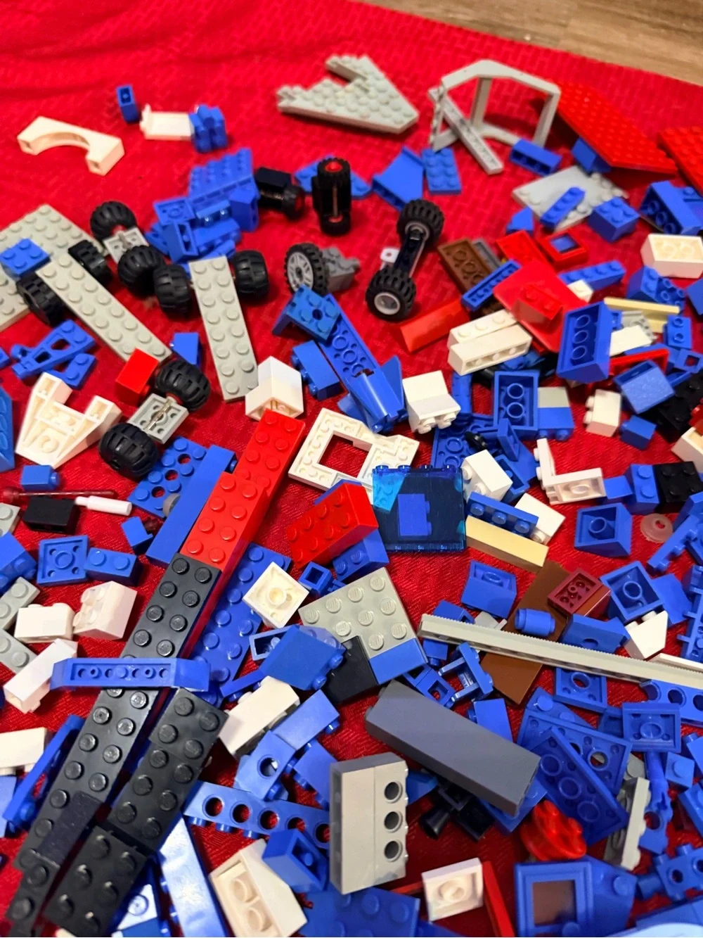 Legos mixed lot 4.9 lbs with Minecraft minifigures